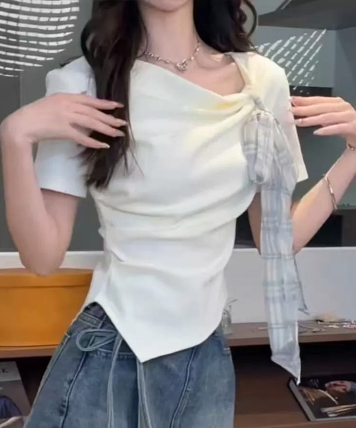 SallyLunn（サリーラン）の「【トレンドライク】チェックリボンアシンメトリートップス（Tシャツ/カットソー・レディース・アイボリー/グレー・MEDIUM/LARGE）」の4枚目の写真