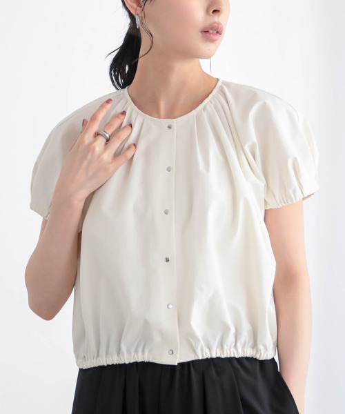 for/c(フォーシー)の「軽量ドライストレッチバルーンブラウス【サスティナブル】(シャツ/ブラウス・レディース・オフホワイト/ブラック/イエロー・M/L)」の1枚目の写真