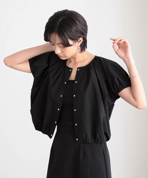 for/c(フォーシー)の「軽量ドライストレッチバルーンブラウス【サスティナブル】(シャツ/ブラウス・レディース・オフホワイト/ブラック/イエロー・M/L)」の21枚目の写真