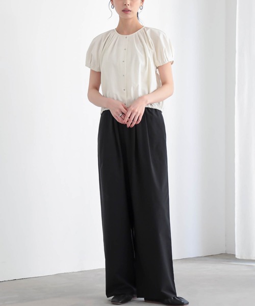 for/c(フォーシー)の「軽量ドライストレッチバルーンブラウス【サスティナブル】(シャツ/ブラウス・レディース・オフホワイト/ブラック/イエロー・M/L)」の9枚目の写真