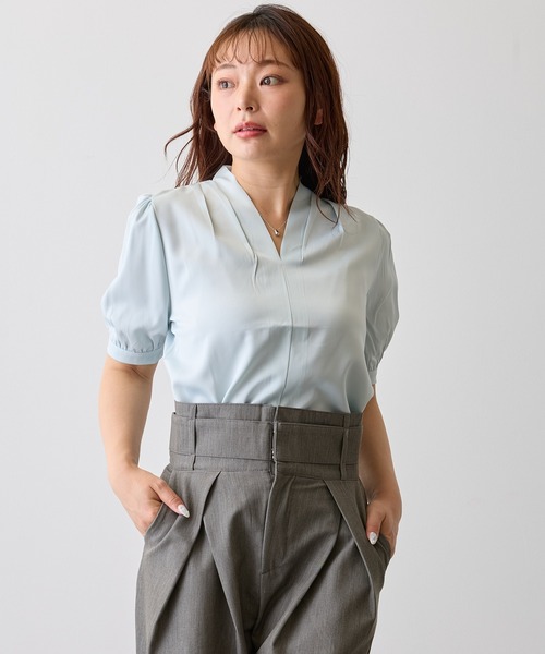H.TOKYO NUIT（エイチトウキョウニュイ）の「キーネックパフスリーブブラウス（シャツ/ブラウス・レディース・オフホワイト/ブルー・SMALL/MEDIUM/LARGE）」の2枚目の写真