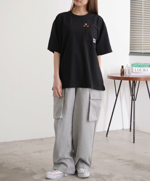 Disney(ディズニー)の「『DISNEY/ディズニー』MICアムンゼンポケットTEE(Tシャツ/カットソー・レディース・ブラック/ホワイト・LL/L/M)」の8枚目の写真
