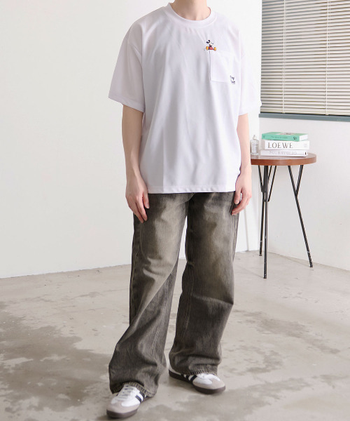 Disney(ディズニー)の「『DISNEY/ディズニー』MICアムンゼンポケットTEE(Tシャツ/カットソー・レディース・ブラック/ホワイト・LL/L/M)」の4枚目の写真