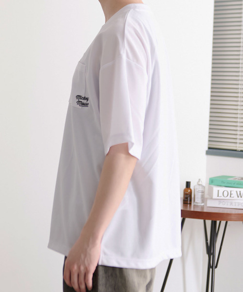 Disney(ディズニー)の「『DISNEY/ディズニー』MICアムンゼンポケットTEE(Tシャツ/カットソー・レディース・ブラック/ホワイト・LL/L/M)」の5枚目の写真