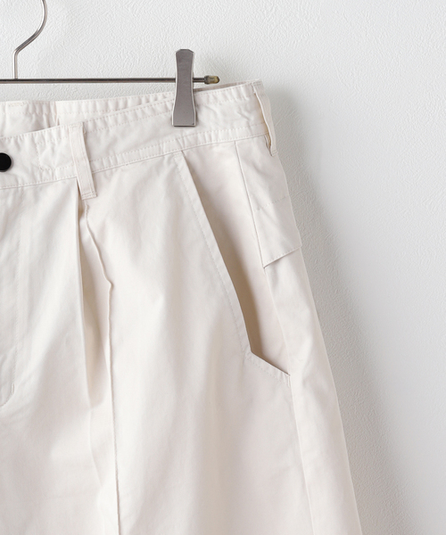 bal(バル)の「BAL / バル TWILL OVER SIZED BERMUDA SHORT(その他パンツ・メンズ・ベージュ/ブラック・MEDIUM/LARGE)」の4枚目の写真