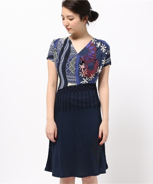 Desigual(デシグアル)の「「Desigual/デシグアル」フラワー風ドレスワンピース(ワンピース・レディース・ダークネイビー・SMALL/LARGE/X-LARGE/MEDIUM/X-SMALL)」の2枚目の写真