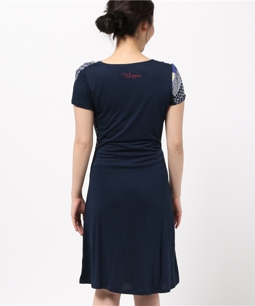 Desigual(デシグアル)の「「Desigual/デシグアル」フラワー風ドレスワンピース(ワンピース・レディース・ダークネイビー・SMALL/LARGE/X-LARGE/MEDIUM/X-SMALL)」の4枚目の写真