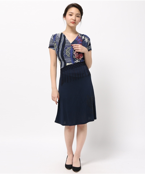 Desigual(デシグアル)の「「Desigual/デシグアル」フラワー風ドレスワンピース(ワンピース・レディース・ダークネイビー・SMALL/LARGE/X-LARGE/MEDIUM/X-SMALL)」の5枚目の写真