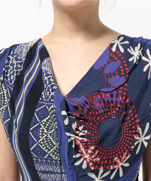 Desigual(デシグアル)の「「Desigual/デシグアル」フラワー風ドレスワンピース(ワンピース・レディース・ダークネイビー・SMALL/LARGE/X-LARGE/MEDIUM/X-SMALL)」の6枚目の写真