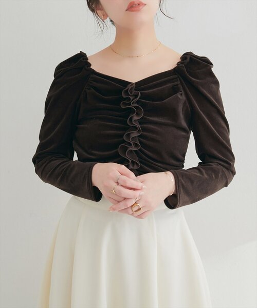 natural couture（ナチュラルクチュール）の「ギャザーフリルベロアトップス（Tシャツ/カットソー・レディース・ブラック/ピンクベージュ/ブラウン/ネイビー/アイボリー/グレイッシュベージュ・FREE）」の16枚目の写真