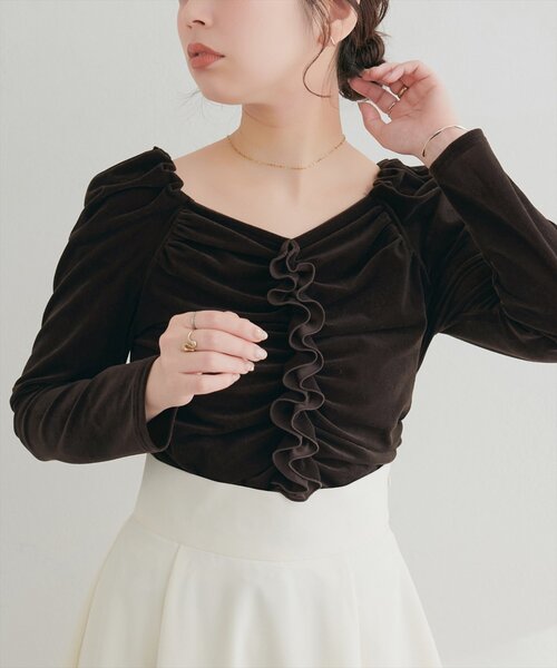 natural couture（ナチュラルクチュール）の「ギャザーフリルベロアトップス（Tシャツ/カットソー・レディース・ブラック/ピンクベージュ/ブラウン/ネイビー/アイボリー/グレイッシュベージュ・FREE）」の15枚目の写真