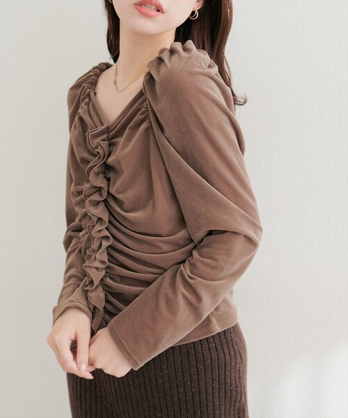 natural couture（ナチュラルクチュール）の「ギャザーフリルベロアトップス（Tシャツ/カットソー・レディース・ブラック/ピンクベージュ/ブラウン/ネイビー/アイボリー/グレイッシュベージュ・FREE）」の10枚目の写真