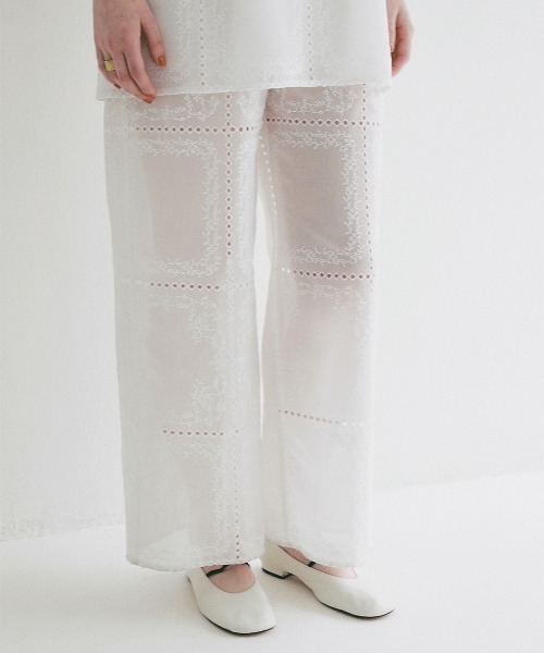 CLANE(クラネ)の「CLANE/クラネ/EMBROIDERY LACE CAMI ALL IN ONE(サロペット/オーバーオール・レディース・ブラック/ホワイト・1)」の10枚目の写真