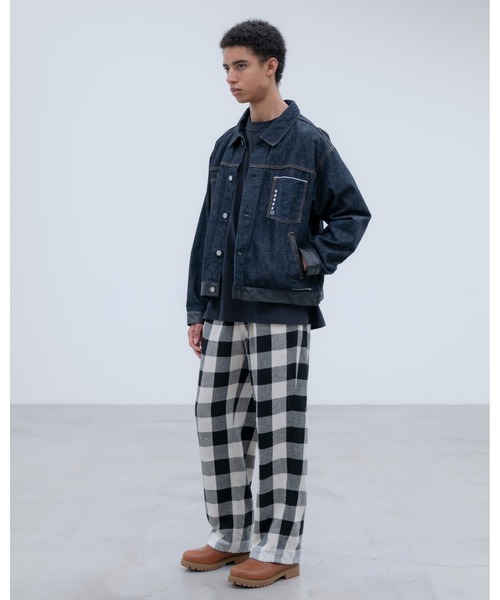 uniform experiment（ユニフォームエクスペリメント）の「LEATHER ASSEMBLED DENIM TRUCKER JACKET（デニムジャケット・メンズ・インディゴブルー・2/3/1/4/5）」の4枚目の写真