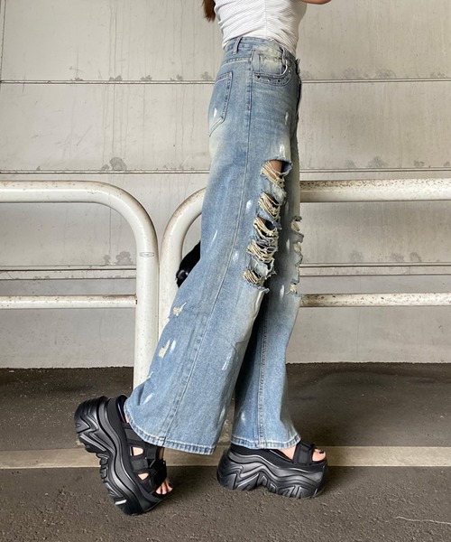 non-hedge(ノンヘッジ)の「デニムロゴダメージストレートパンツ(デニムパンツ・レディース・ブルー・S/M)」の7枚目の写真