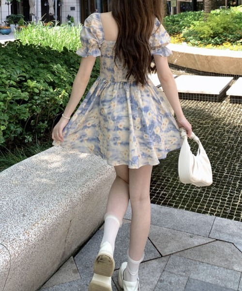 &soiree(アンドソワレ)の「リボン付きパフスリーブ花柄ミニワンピース(ワンピース・レディース・ブルー・X-LARGE/LARGE/MEDIUM/SMALL)」の6枚目の写真