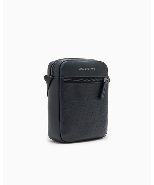 ARMANI EXCHANGE(アルマーニエクスチェンジ)の「【A|X アルマーニ エクスチェンジ】オールオーバーロゴ ショルダーバッグ(ショルダーバッグ・メンズ・ブラック・FREE)」の2枚目の写真