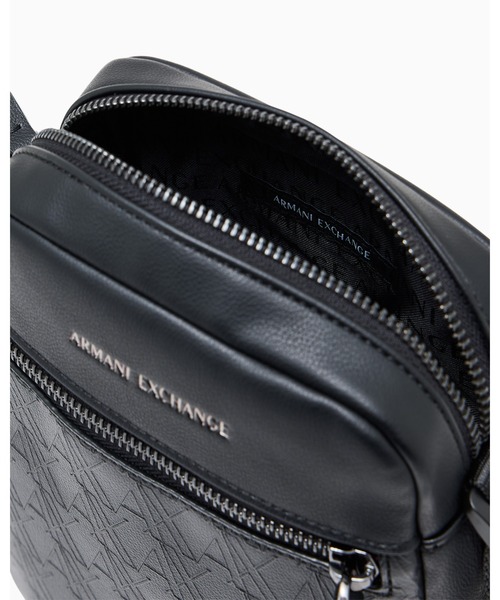 ARMANI EXCHANGE(アルマーニエクスチェンジ)の「【A|X アルマーニ エクスチェンジ】オールオーバーロゴ ショルダーバッグ(ショルダーバッグ・メンズ・ブラック・FREE)」の5枚目の写真
