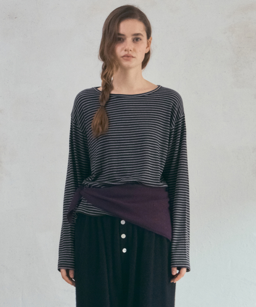 OURNOSTALGIA(アワー ノスタルジア)の「Merino Wool Stripe T-shirt_Charcoal(O25-TP24)(Tシャツ/カットソー・レディース・チャコール・FREE)」の1枚目の写真