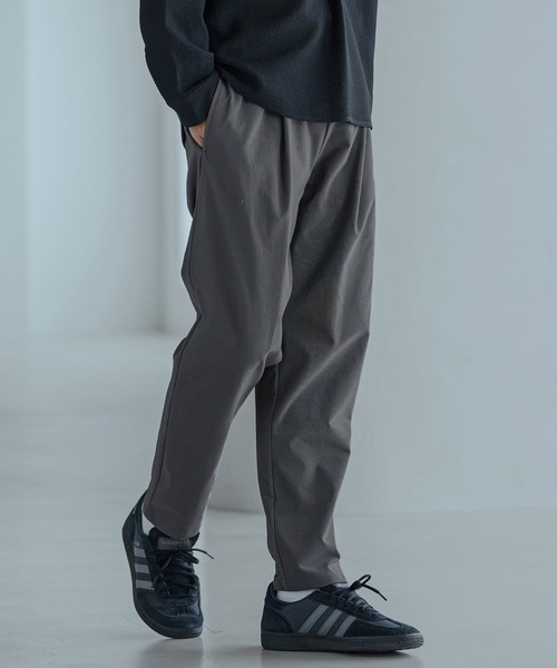 Magine(マージン)の「mp15245-Twill-Textured Nylon Stretch One-Tuck Easy Pants タックイージーパンツ(MGN-263-021)(その他パンツ・メンズ・ブラック/グレイッシュベージュ/チャコール・44/46/48)」の2枚目の写真