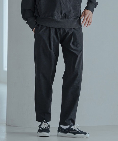 Magine(マージン)の「mp15245-Twill-Textured Nylon Stretch One-Tuck Easy Pants タックイージーパンツ(MGN-263-021)(その他パンツ・メンズ・ブラック/グレイッシュベージュ/チャコール・44/46/48)」の1枚目の写真