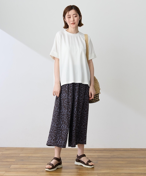 Petit Honfleur(プチオンフルール)の「バックタックワイドTシャツ【接触冷感・UVカット・透けにくい】(Tシャツ/カットソー・レディース・ブラウン/ネイビー/ホワイト・L/M)」の5枚目の写真