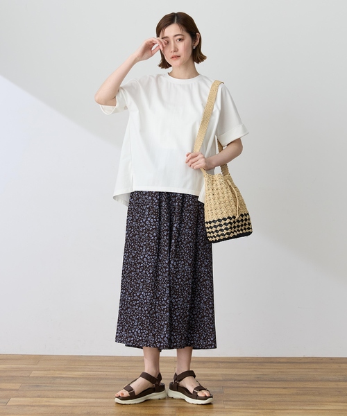 Petit Honfleur(プチオンフルール)の「バックタックワイドTシャツ【接触冷感・UVカット・透けにくい】(Tシャツ/カットソー・レディース・ブラウン/ネイビー/ホワイト・L/M)」の6枚目の写真