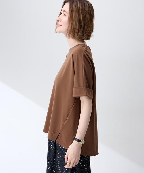 Petit Honfleur(プチオンフルール)の「バックタックワイドTシャツ【接触冷感・UVカット・透けにくい】(Tシャツ/カットソー・レディース・ブラウン/ネイビー/ホワイト・L/M)」の13枚目の写真