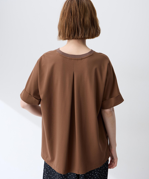 Petit Honfleur(プチオンフルール)の「バックタックワイドTシャツ【接触冷感・UVカット・透けにくい】(Tシャツ/カットソー・レディース・ブラウン/ネイビー/ホワイト・L/M)」の14枚目の写真