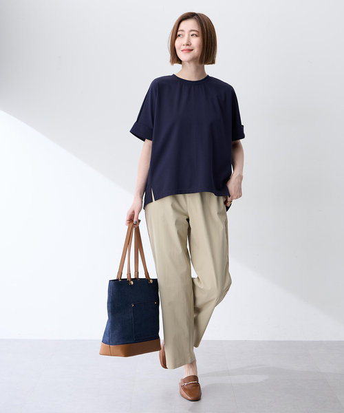 Petit Honfleur(プチオンフルール)の「バックタックワイドTシャツ【接触冷感・UVカット・透けにくい】(Tシャツ/カットソー・レディース・ブラウン/ネイビー/ホワイト・L/M)」の16枚目の写真