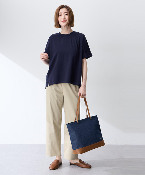 Petit Honfleur(プチオンフルール)の「バックタックワイドTシャツ【接触冷感・UVカット・透けにくい】(Tシャツ/カットソー・レディース・ブラウン/ネイビー/ホワイト・L/M)」の17枚目の写真