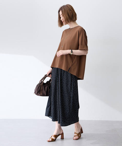 Petit Honfleur(プチオンフルール)の「バックタックワイドTシャツ【接触冷感・UVカット・透けにくい】(Tシャツ/カットソー・レディース・ブラウン/ネイビー/ホワイト・L/M)」の19枚目の写真