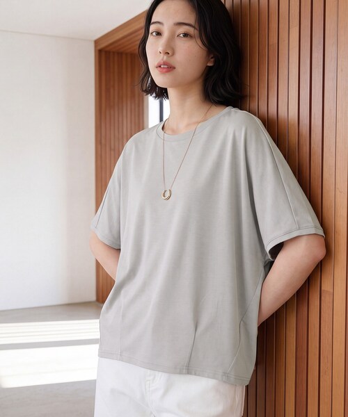 Dessin(デッサン)の「【汗シミ防止/UVカット】ドルマンスリーブ プルオーバー(Tシャツ/カットソー・レディース・ブラック/ボルドー/ブルー/グレー/ブラウン系その他・01/03/02)」の6枚目の写真