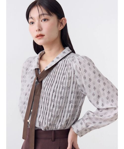 TONAL(トーナル)の「TLモノグラムボウタイプリーツブラウス(シャツ/ブラウス・レディース・ベージュ/ブラック・MEDIUM)」の22枚目の写真