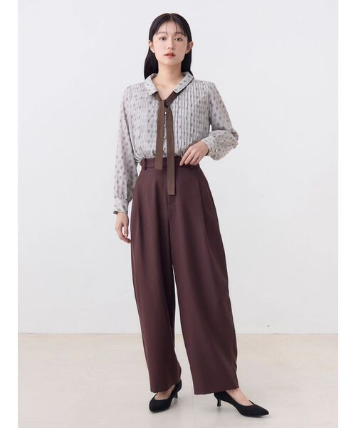 TONAL(トーナル)の「TLモノグラムボウタイプリーツブラウス(シャツ/ブラウス・レディース・ベージュ/ブラック・MEDIUM)」の17枚目の写真
