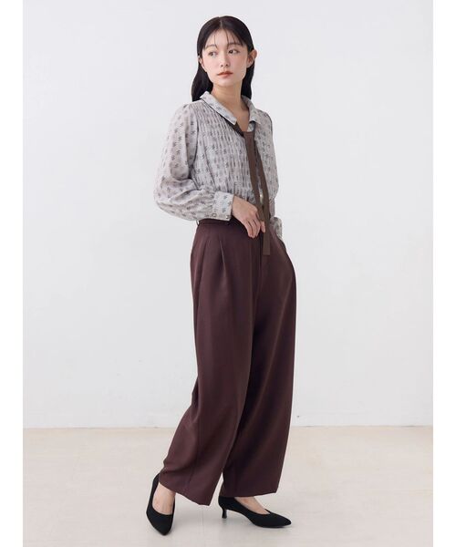 TONAL(トーナル)の「TLモノグラムボウタイプリーツブラウス(シャツ/ブラウス・レディース・ベージュ/ブラック・MEDIUM)」の15枚目の写真