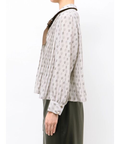 TONAL(トーナル)の「TLモノグラムボウタイプリーツブラウス(シャツ/ブラウス・レディース・ベージュ/ブラック・MEDIUM)」の11枚目の写真