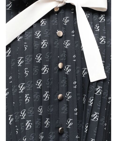 TONAL(トーナル)の「TLモノグラムボウタイプリーツブラウス(シャツ/ブラウス・レディース・ベージュ/ブラック・MEDIUM)」の4枚目の写真