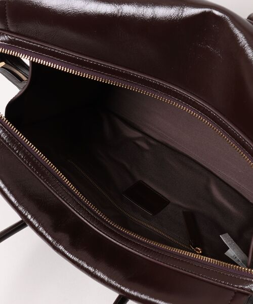 MARC JACOBS(マークジェイコブス)の「THE CRINKLE BABE CITY TOTE/ザ クリンクル ベイブ シティ トート バッグ(ショルダーバッグ・レディース・ダークブラウン・ONE SIZE)」の9枚目の写真
