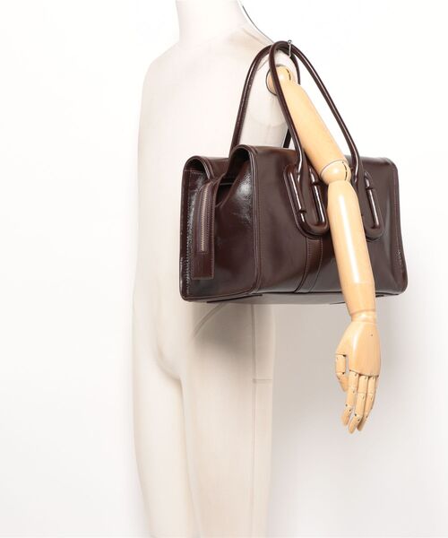 MARC JACOBS(マークジェイコブス)の「THE CRINKLE BABE CITY TOTE/ザ クリンクル ベイブ シティ トート バッグ(ショルダーバッグ・レディース・ダークブラウン・ONE SIZE)」の10枚目の写真
