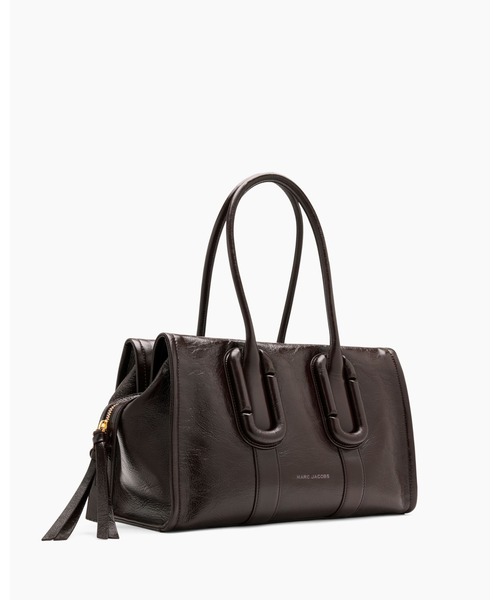 MARC JACOBS(マークジェイコブス)の「THE CRINKLE BABE CITY TOTE/ザ クリンクル ベイブ シティ トート バッグ(ショルダーバッグ・レディース・ダークブラウン・ONE SIZE)」の5枚目の写真