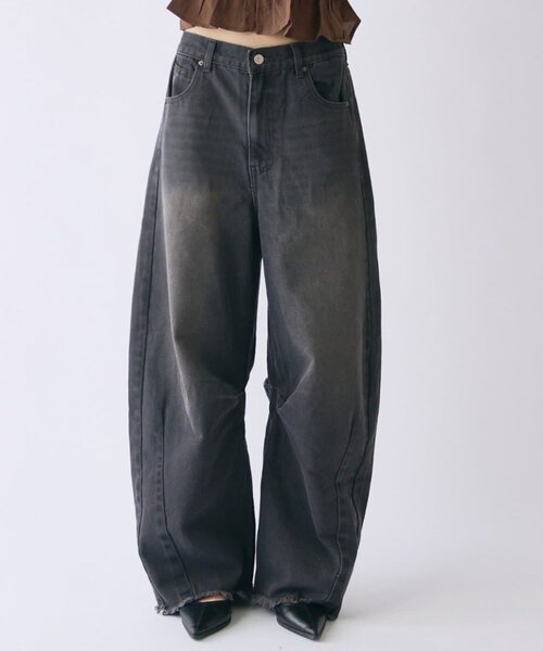 goocy(グーシー)の「裾フリンジカーブデニム(デニムパンツ・レディース・ブルー/ブラック・SMALL/MEDIUM)」の2枚目の写真