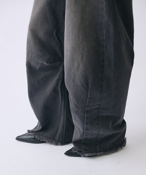 goocy(グーシー)の「裾フリンジカーブデニム(デニムパンツ・レディース・ブルー/ブラック・SMALL/MEDIUM)」の14枚目の写真