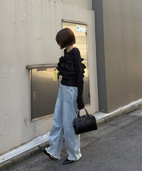 goocy(グーシー)の「裾フリンジカーブデニム(デニムパンツ・レディース・ブルー/ブラック・SMALL/MEDIUM)」の4枚目の写真