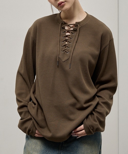 Alfred Alex(アルフレッドアレックス)の「【Alfred Alex】Lace-Up Waffle L/S Tee / レースアップネック ワッフルロンT(Tシャツ/カットソー・メンズ・チャコール/ワインレッド/オリーブ/ブラック・L/M)」の19枚目の写真