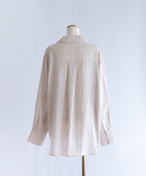 EN NEUME(エンノイム)の「Silk-Like Oversized Shirt(シャツ/ブラウス・レディース・ベージュ/ブラウン/イエロー・FREE)」の16枚目の写真