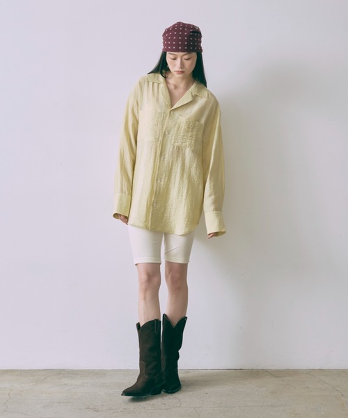 EN NEUME(エンノイム)の「Silk-Like Oversized Shirt(シャツ/ブラウス・レディース・ベージュ/ブラウン/イエロー・FREE)」の22枚目の写真