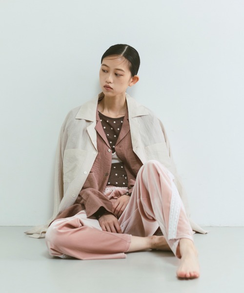 EN NEUME(エンノイム)の「Silk-Like Oversized Shirt(シャツ/ブラウス・レディース・ベージュ/ブラウン/イエロー・FREE)」の9枚目の写真