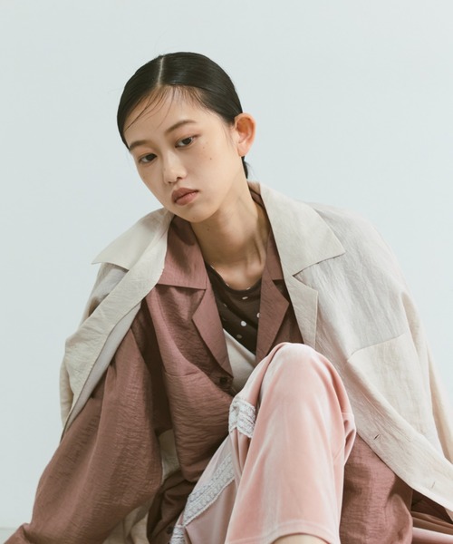 EN NEUME(エンノイム)の「Silk-Like Oversized Shirt(シャツ/ブラウス・レディース・ベージュ/ブラウン/イエロー・FREE)」の11枚目の写真