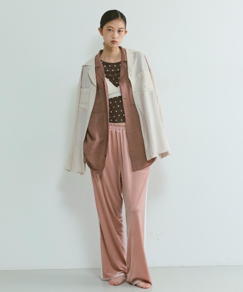 EN NEUME(エンノイム)の「Silk-Like Oversized Shirt(シャツ/ブラウス・レディース・ベージュ/ブラウン/イエロー・FREE)」の10枚目の写真